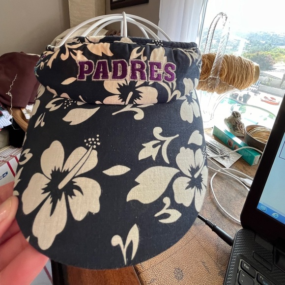Padres Visor - Picture 1 of 4